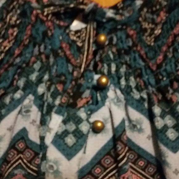 Top - Picture 2 of 2